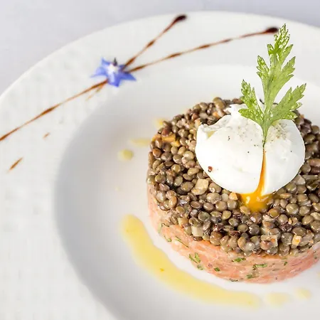 Restaurant La Tour Hotel 2*