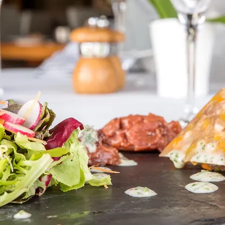 Restaurant La Tour Hotel Dunières